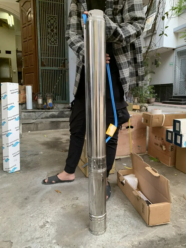 Bơm chìm hút cạn bể chứa nước sạch khi súc rửa định kỳ