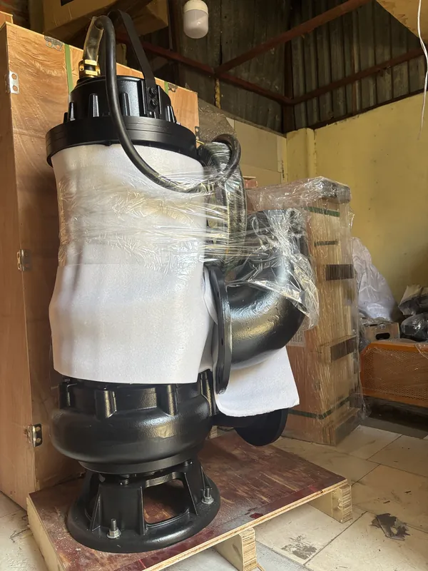 Bơm chìm công nghiệp Perotac so với hàng trôi nổi cùng tầm giá
