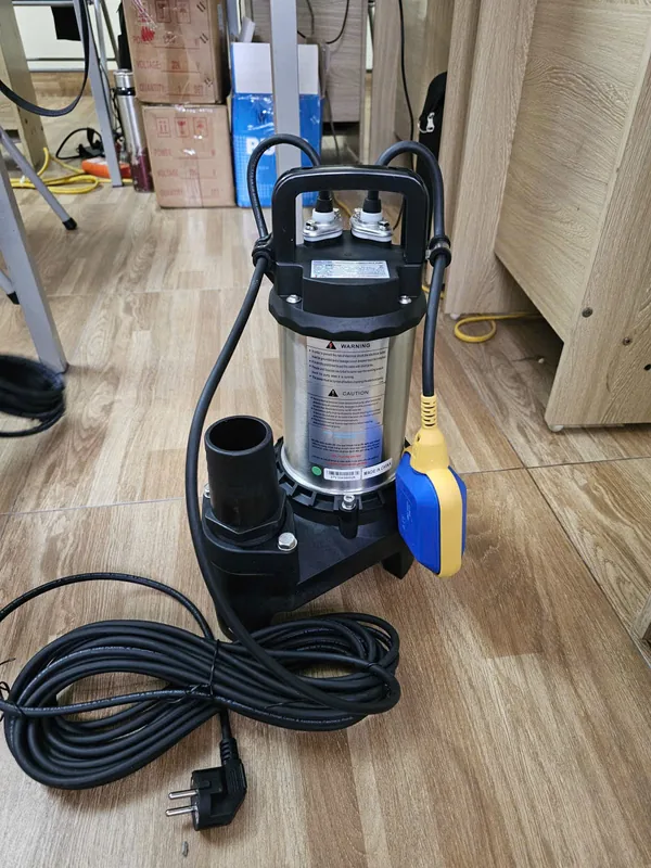 Vệ sinh lưới hút của bơm chìm